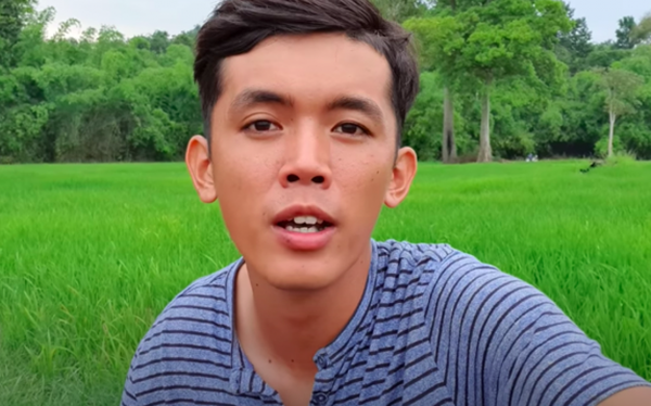 Sang Vlog tên thật là Trần Văn Sang, sinh năm 1995, anh được xem là một trong 2 YouTuber làm phụ hồ hot nhất Việt Nam. Luôn nhận được tình cảm của người xem cũng như phần lớn những bình luận tích cực trong mỗi clip, anh tạo thiện cảm bởi cách nói chuyện nhẹ nhàng, gần gũi và chân thật...
