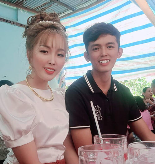 Thấy con trai tiết lộ đang thiếu nợ hơn 1 tỷ, người mẹ này tỏ ra vô cùng hoang mang. Bà tính toán sẽ bán căn nhà đang ở để trả nợ cho con nhưng không biết số tiền bán được có đủ hay không.