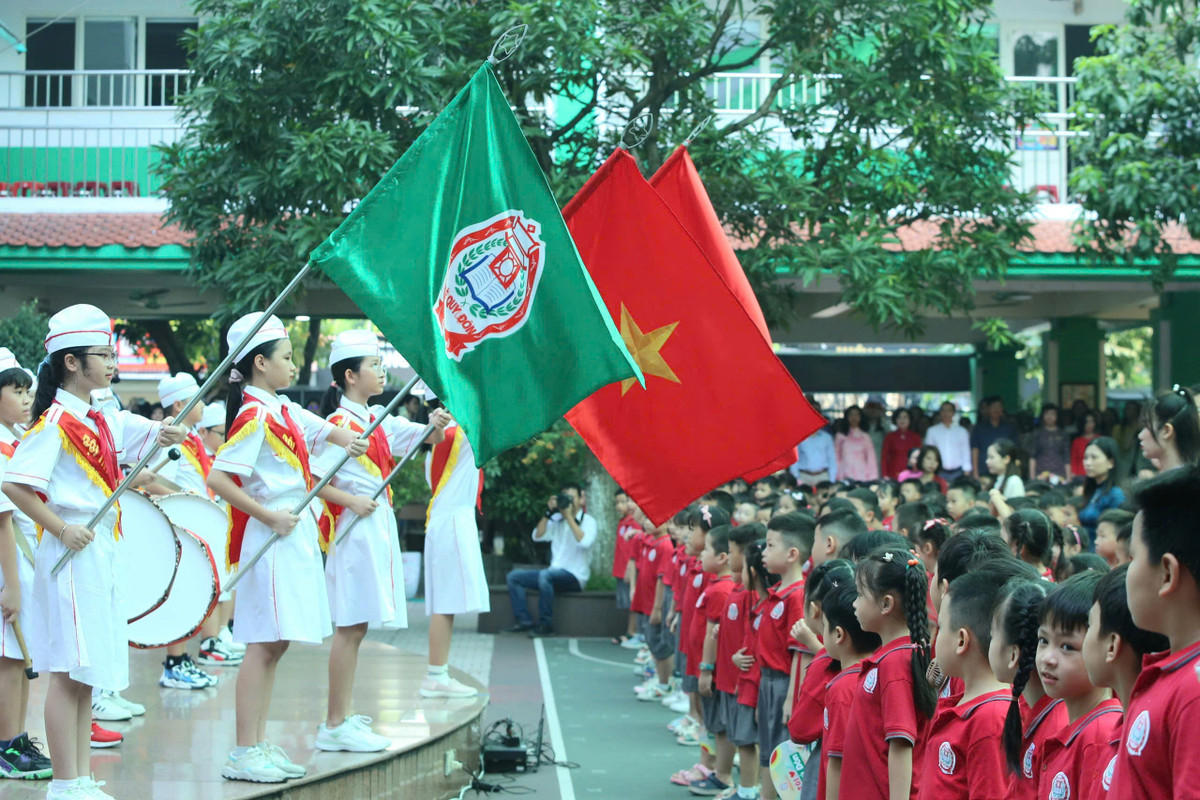 Màn chào cờ đầy cảm xúc của học sinh trường tiểu học Lê Quý Đôn.