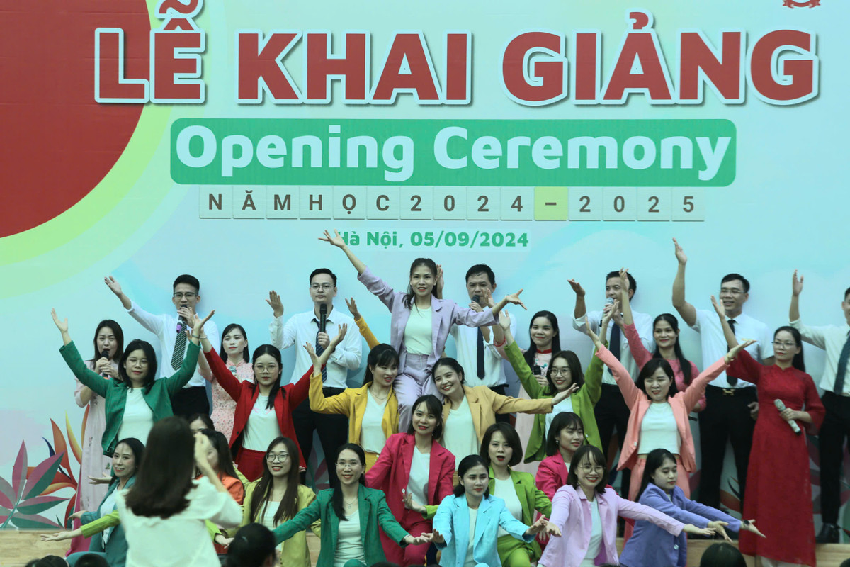 Năm học 2024 – 2025 của trường Tiểu học Lê Quý Đôn mang chủ đề SÁNG với 4 trụ cột chính: Dạy đặc sắc, Học sáng tạo, Chơi cá tính, Toả yêu thương.