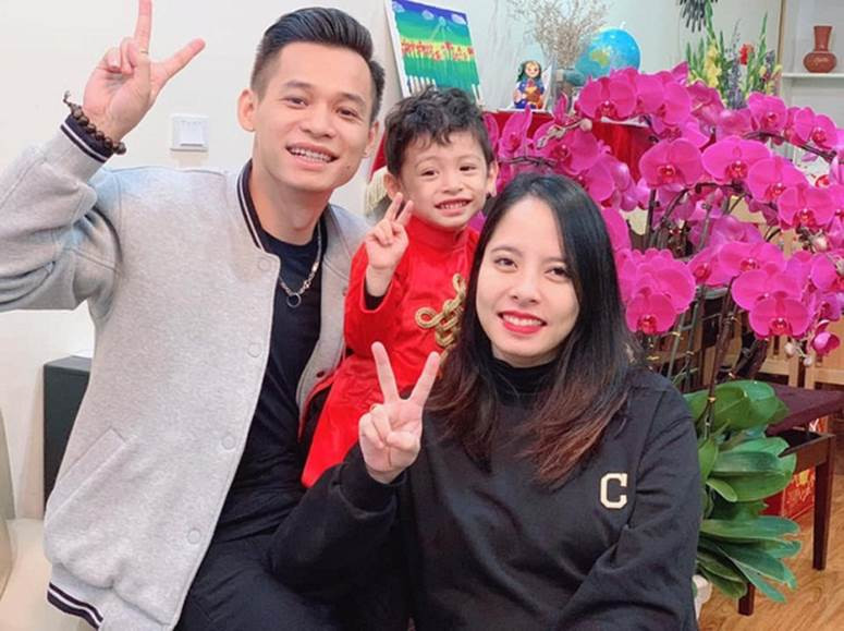 Sau nhiều năm cố gắng và phấn đấu trong “làng streamer”, Độ Mixi đã gặt hái được nhiều thành công nhất định. Anh đã “tậu” cho mình một căn nhà 7 tầng đầy đủ tiện nghi tại trung tâm Hà Nội, sở hữu một không gian riêng để phục vụ cho nghề nghiệp chính của mình và trang trí những món đồ yêu thích, đắt đỏ.