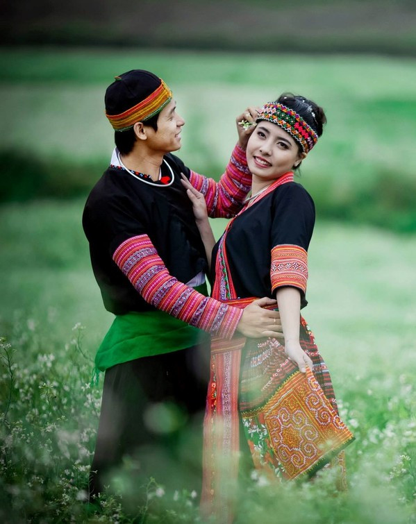 Vợ của nam streamer là Thu Trang, được biết với cái tên Trang Mixi. Cô cũng có lượng người hâm mộ đông đảo, nhận được nhiều sự chú ý vì vẻ ngoài xinh đẹp và sự tận tụy với gia đình.