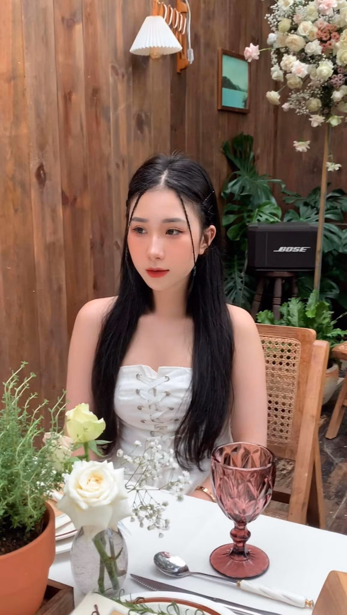 Hiện tại, trang cá nhân của Tiểu Hý đang có hơn 2,9 triệu lượt theo dõi. Cô nàng vẫn thường xuyên chia sẻ những khoảnh khắc đời thường xinh đẹp của mình.