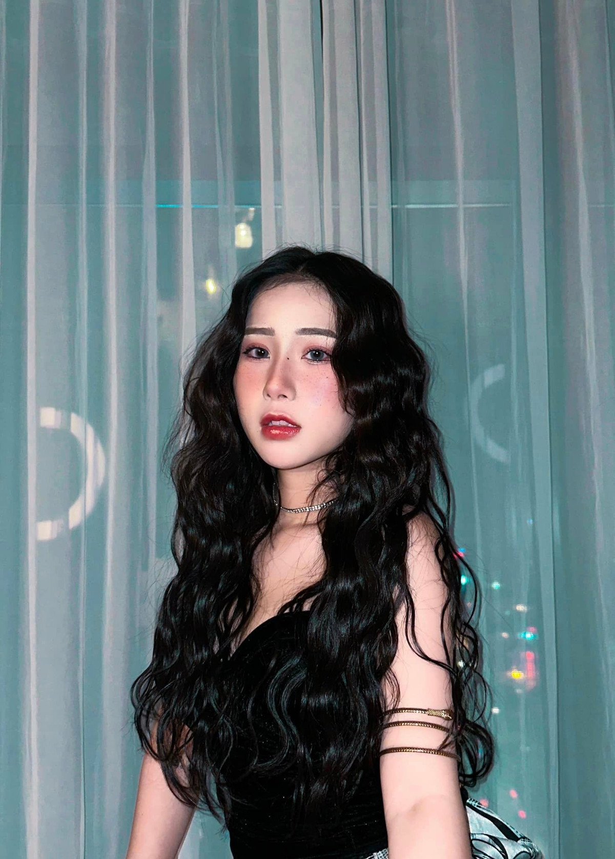 Đáng nói, hình ảnh che mờ được ghép với Tiểu Hý năm 2021 nay lại bị đem ra chia sẻ lại cùng "tin đồn lộ clip 12 phút".