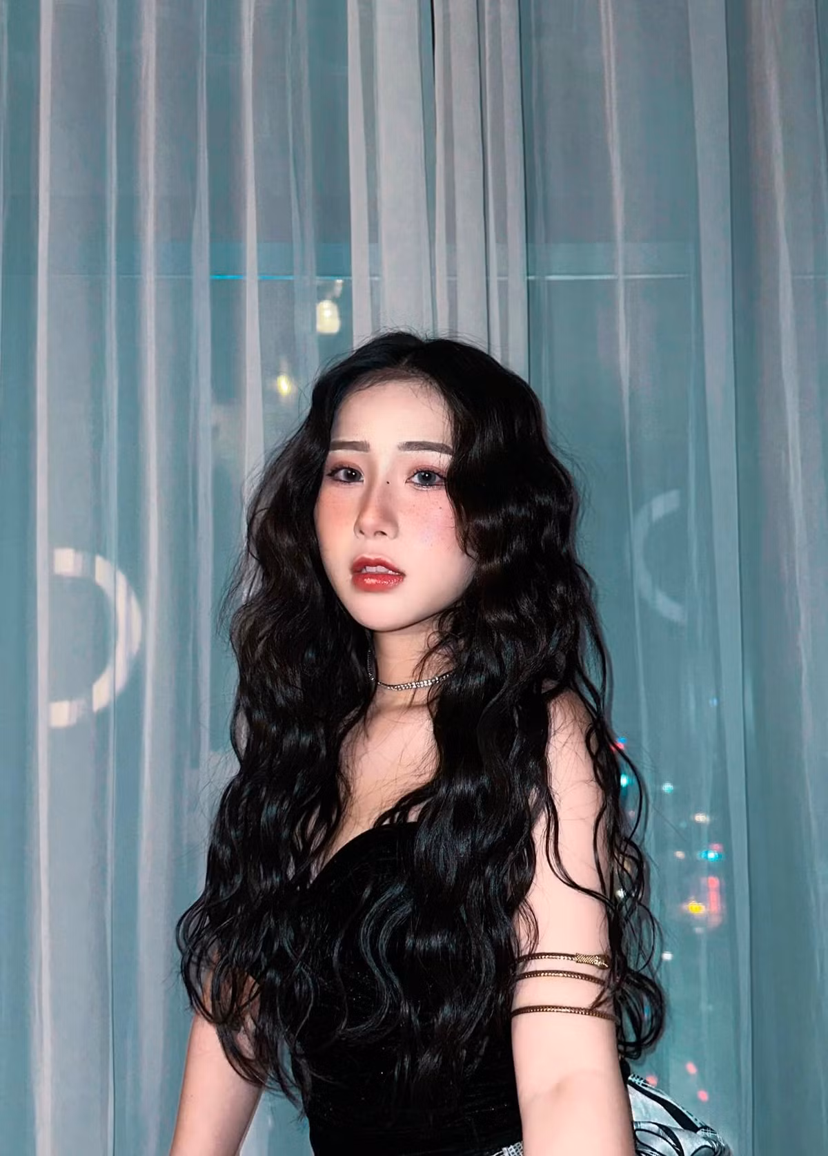 Đáng nói, hình ảnh che mờ được ghép với Tiểu Hý năm 2021 nay lại bị đem ra chia sẻ lại cùng "tin đồn lộ clip 12 phút".