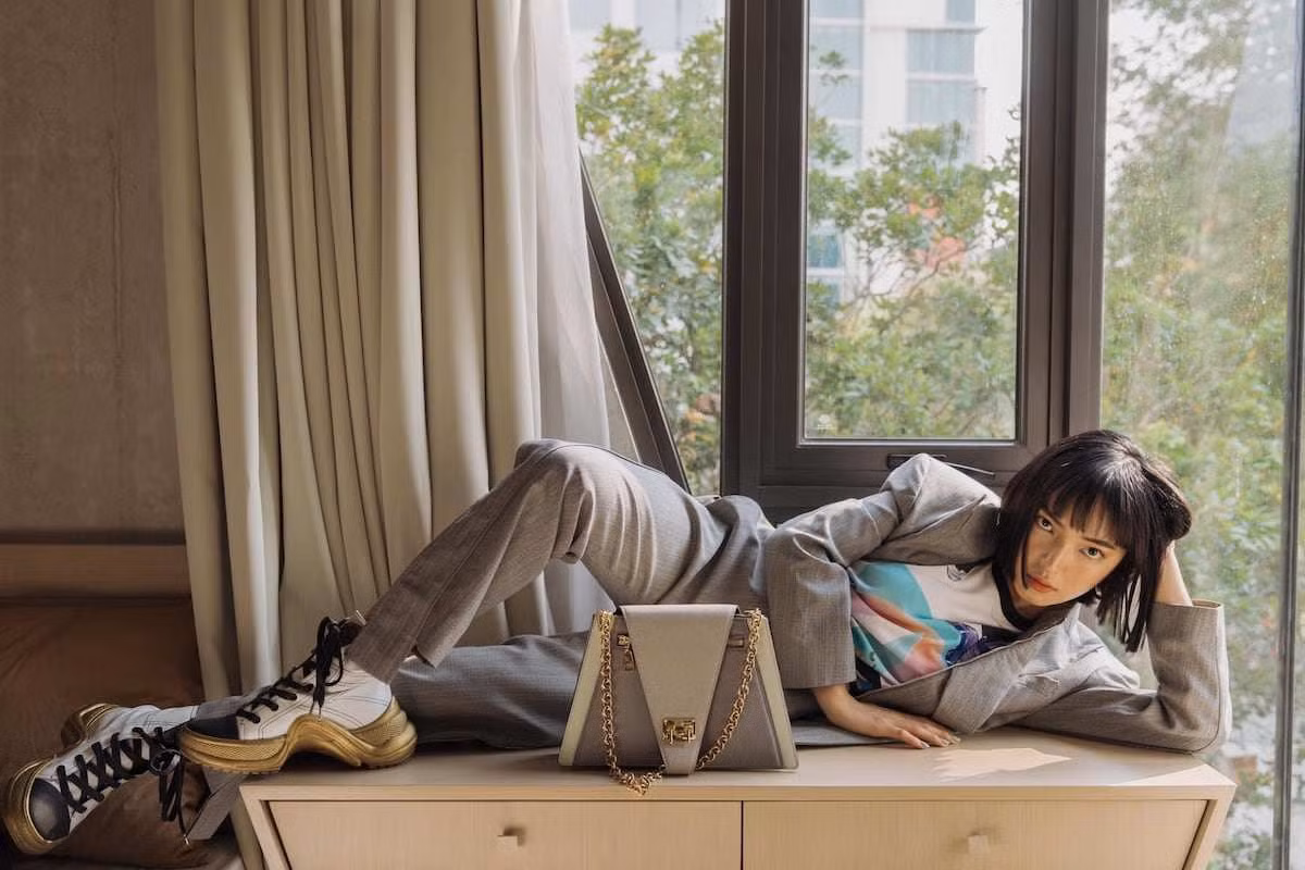 Đáng chú ý nhất, căn hộ của Châu Bùi có khu vực ban công rộng rãi, cô nàng trồng nhiều cây cối và luôn lựa chọn lấy đó làm góc để thư giãn.