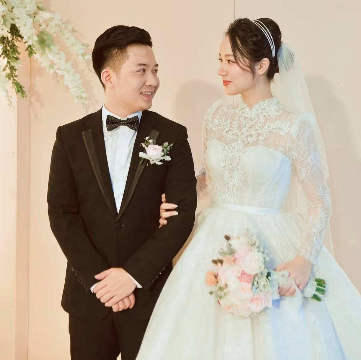 Chơi game "nhặt" được cô dâu xinh đẹp khiến cộng đồng ganh tị với chú rể.