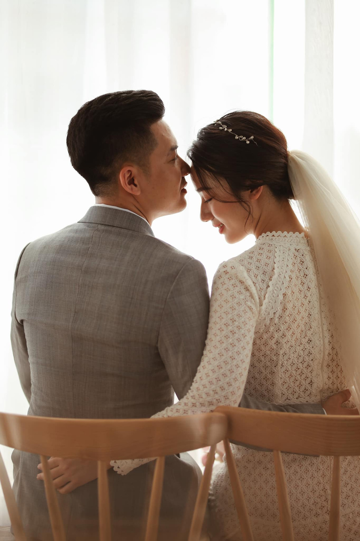 Hình ảnh đám cưới của cặp đôi quen nhau trong game, chàng game thủ cưới được vợ xinh như hot girl.