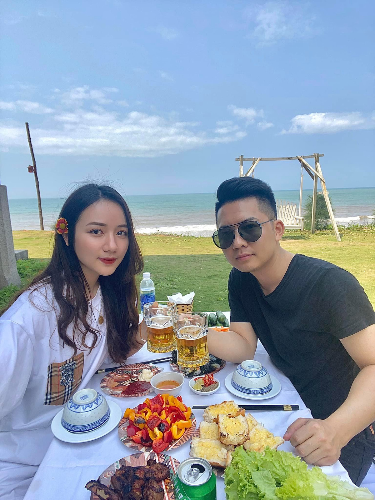 Nữ game thủ cũng chia sẻ những hình ảnh hạnh phúc của cả hai khiến cho nhiều game thủ không khỏi ngưỡng mộ.