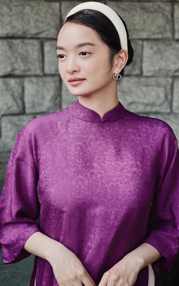 Trong quá khứ, Kaity từng bộc bạch nỗi lòng khi trở thành nạn nhân của “body shaming” bởi sở hữu thân hình có phần tròn trĩnh và vòng một “đẫy đà”.