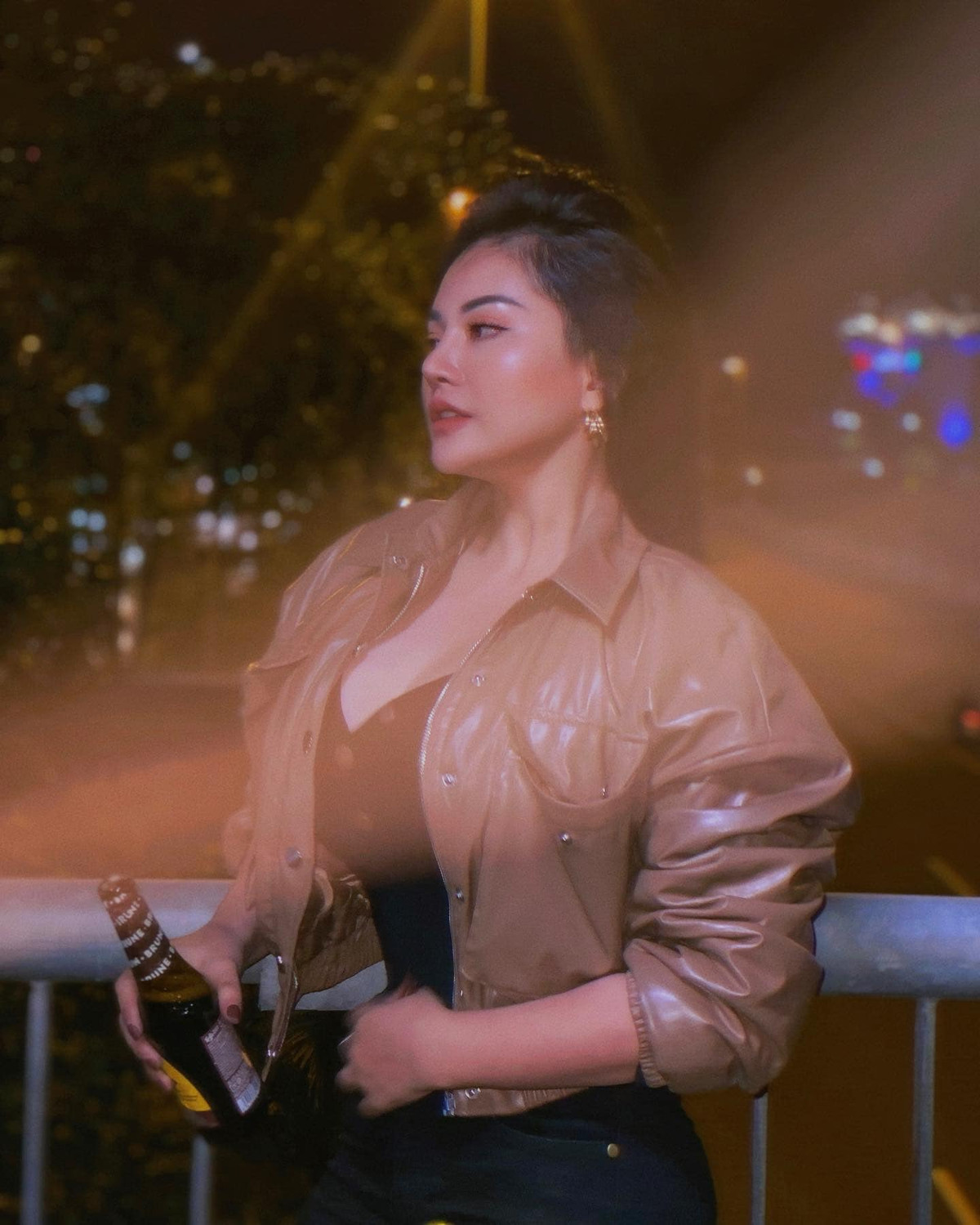 Cũng chính vì quyết định theo đuổi bộ môn gym lâu dài nên Trà My quyết định nâng cấp vòng 1. Bởi sau thời gian tập nặng size ngực của cô đã giảm đi 4 cm, từ 86 xuống còn hơn 82 cm còn vòng mông thì tăng 12 cm nếu không nâng cấp thì tỷ lệ ngực và eo, mông sẽ mất cân đối.