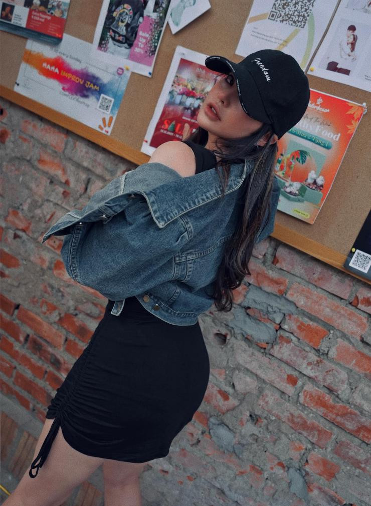 Ngoài ra, những chiếc váy bodycon cũng là lựa chọn phù hợp để Trà My gợi cảm hơn ở những khoảnh khắc đời thường.