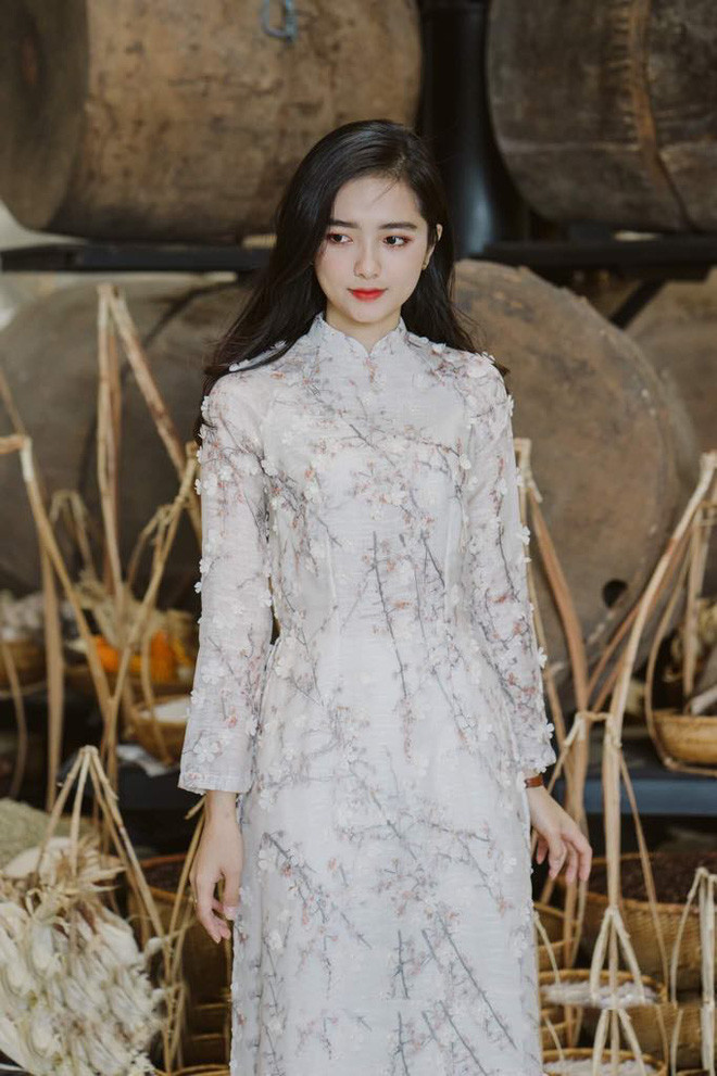 Ngay sau khi loạt ảnh được đăng tải, dưới phần bình luận cư dân mạng thi nhau comment khen ngợi không ngớt chứng tỏ sức hút của Dương Thị Thành không phải dạng vừa.