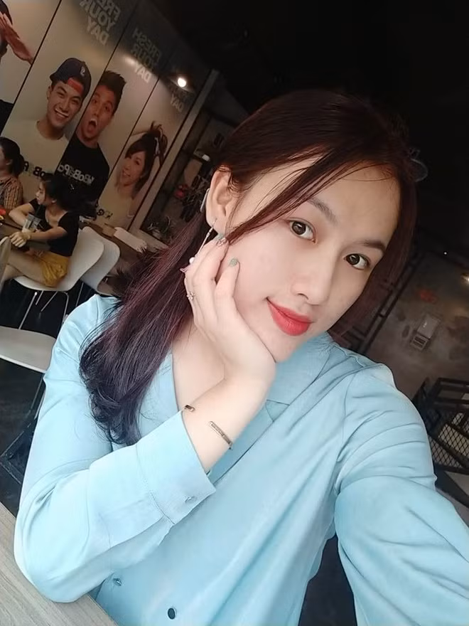 Chia sẻ về bí quyết học tập, nữ thủ khoa tiết lộ ngoài việc học trên lớp, cô chú ý tiếp thu kiến thức từ nguồn sách báo trên Internet. Trước mỗi kỳ thi, Giang dành toàn bộ thời gian tập trung cho việc ôn luyện.