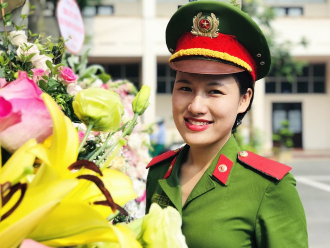 Trong thời gian học, Giang đạt danh hiệu sinh viên giỏi 3 năm liên tiếp, 1 năm đạt sinh viên xuất sắc. Năm 2017-2018, cô nhận bằng khen của Trung ương Đoàn và giấy khen của Cục trưởng Cục đào tạo. Ngoài ra, nữ sinh còn là bí thư chi đoàn D32D, Ủy viên Ban chấp hành Đoàn trường, đoạt giải nhì hội trại chào mừng ngày 20/11, giải nhì võ thuật các trường CAND toàn miền Bắc năm học 2016-2017.