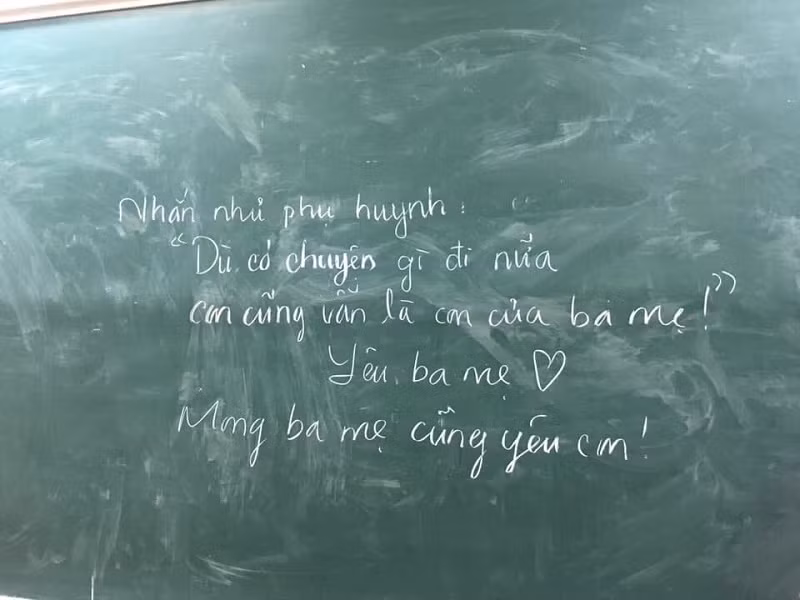 Dân mạng được dịp cười nghiêng ngả với những lời nhắn nhủ từ phía các bạn học sinh.