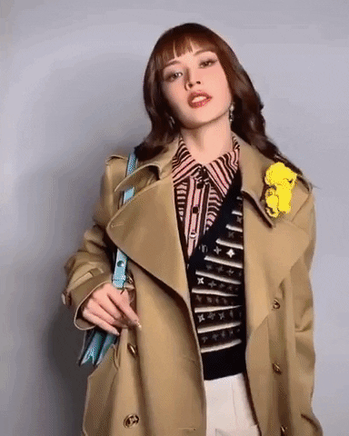 Hiện ở nhà thực hiện cách ly toàn xã hội, Chi Pu không ngần ngại chiêu đãi fan những khoảnh khắc cực "tấu hài" trong khoảng thời gian tự cách ly mùa dịch.