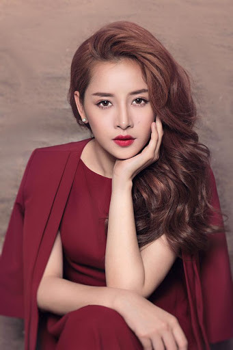 Được biết, giọng ca "Anh ơi ở lại" luôn chăm chút kĩ lưỡng từ ngoại hình tới gu ăn mặc sang chảnh. Những clip "fashion" của cô nàng trên Tiktok đều thu hút hàng triệu lượt tương tác của fans.