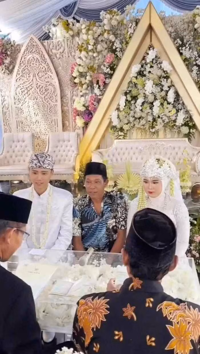 Cặp đôi quen nhau trong một lần livestream quốc tế vào hồi tháng 8/2021.