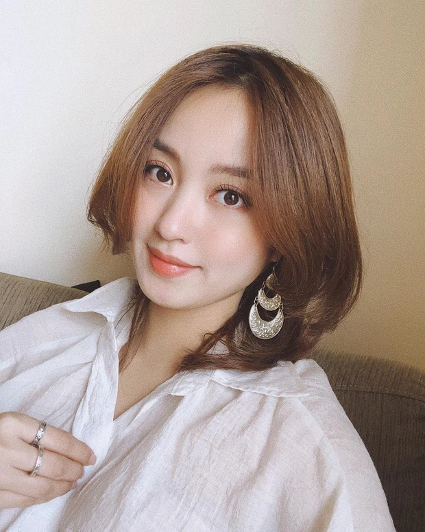 Mi Vân là tượng đài nhan sắc của giới hot girl Hà thành thì ai cũng rõ rồi. Đến hiện tại, ngay cả khi đã 33 tuổi và trở thành mẹ 2 con, vẻ đẹp không tuổi của cô vẫn khiến dân tình điêu đứng.