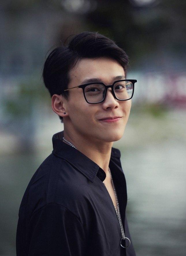 Song song với việc tập luyện và thi đấu, Vĩ Lương vẫn luôn không ngừng cố gắng trong học tập.