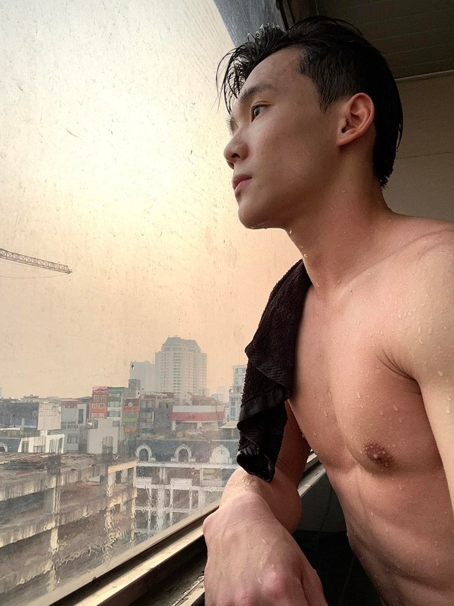 Với độ tuổi còn rất trẻ như vậy nhưng Văn Vĩ Lương đã gặt hái được những thành tích mà bất cứ VĐV nào cũng mơ ước. Dưới tư cách là một VĐV của đội tuyển quốc gia thì đây quả là cả một sự nỗ lực và phấn đấu không ngừng nghỉ.