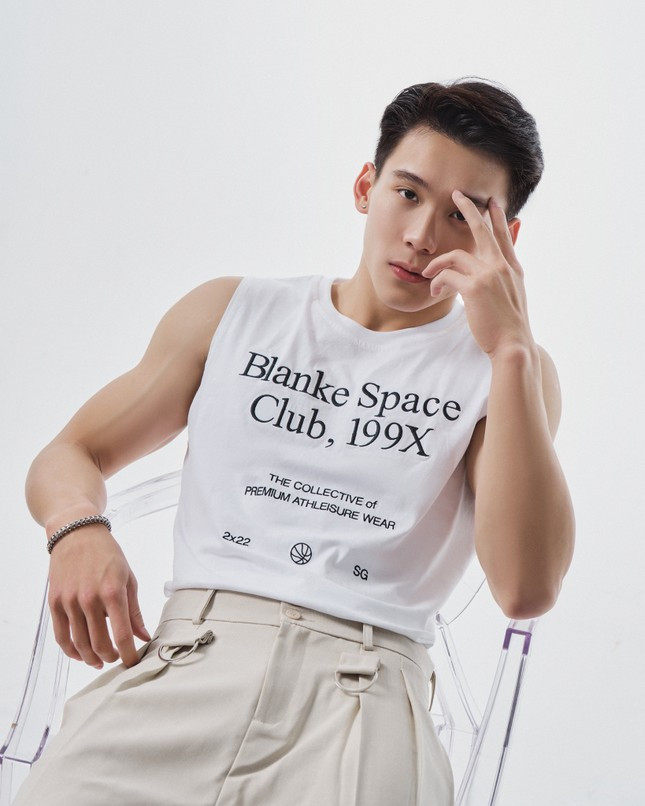 Chia sẻ về hành trình tập huấn ở nước ngoài, Vĩ Lương cho biết đây là một trong những trải nghiệm vô cùng đáng nhớ khi anh chàng được tiếp xúc với nhiều người giỏi và mức độ tập luyện liên tục, cường độ cao đã khiến anh thấy rằng môi trường này thật sự khắc nghiệt.