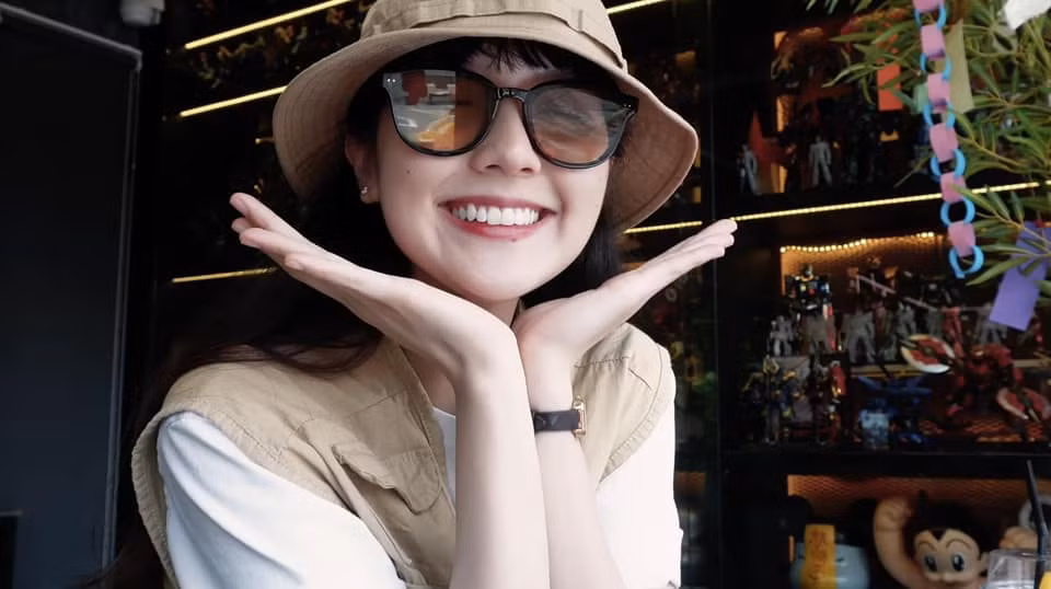 Có thể thấy Hải Tú chăm sóc da dẻ khá kỹ càng, nhiều khoảnh khắc zoom cận mặt mà làn da không chút tì vết, khiến dân mạng xuýt xoa khen ngợi.