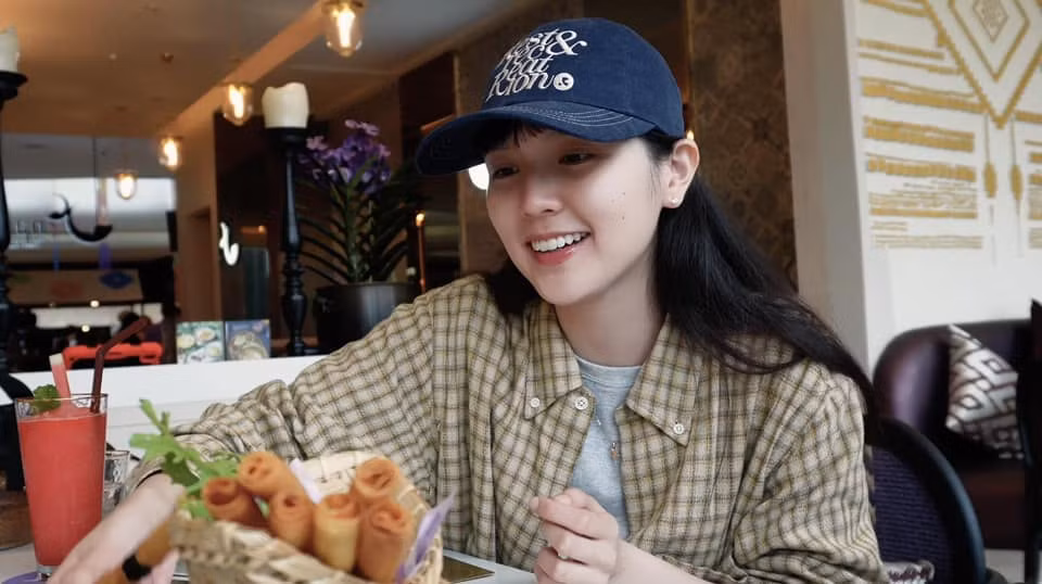 Bên cạnh đó, nhiều cư dân mạng cũng nhắc đến Sơn Tùng M-TP dù từ đầu đến cuối vlog không hề thấy bóng dáng Chủ tịch.