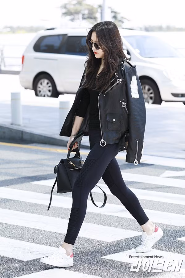 Sở dĩ, Na Eun được đặt cho biệt danh này là bởi trong video tập luyện của ca khúc "Luv" của nhóm, nữ ca sĩ Hàn Quốc chỉ mặc áo phông và legging nhưng vẫn cuốn hút khiến cư dân mạng không thể rời mắt.