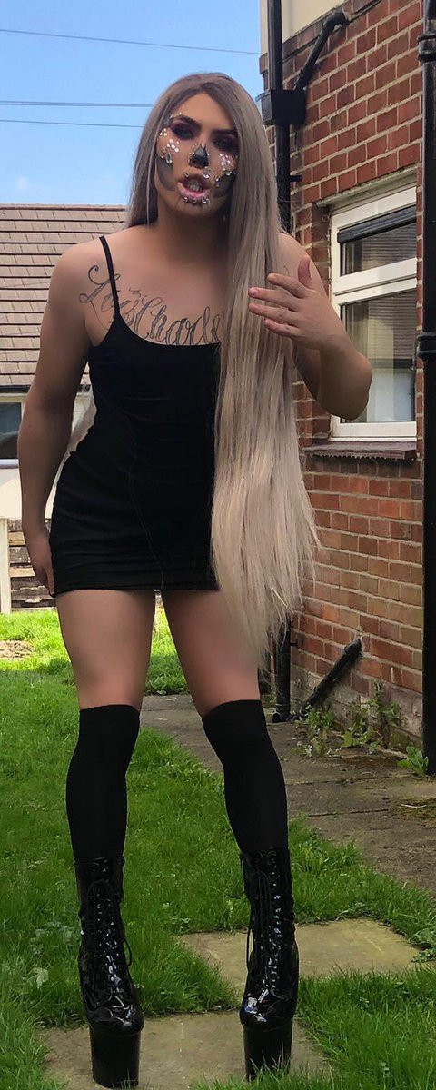 Không phải ai cũng chấp nhận vẻ ngoài cực đoan của Sofia, đặc biệt là đôi môi của cô, một số người cho rằng nó đã trở nên quá to và xấu xí.