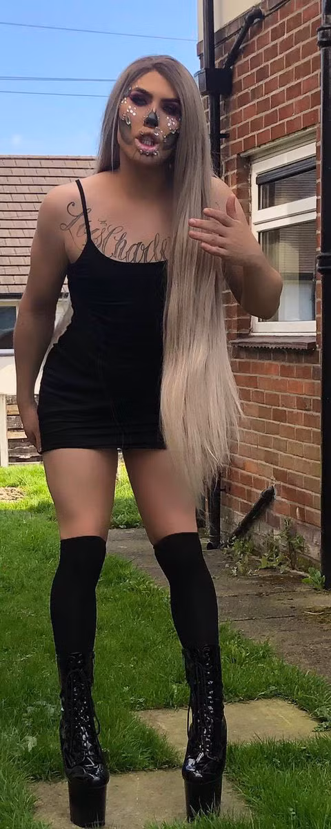 Không phải ai cũng chấp nhận vẻ ngoài cực đoan của Sofia, đặc biệt là đôi môi của cô, một số người cho rằng nó đã trở nên quá to và xấu xí.