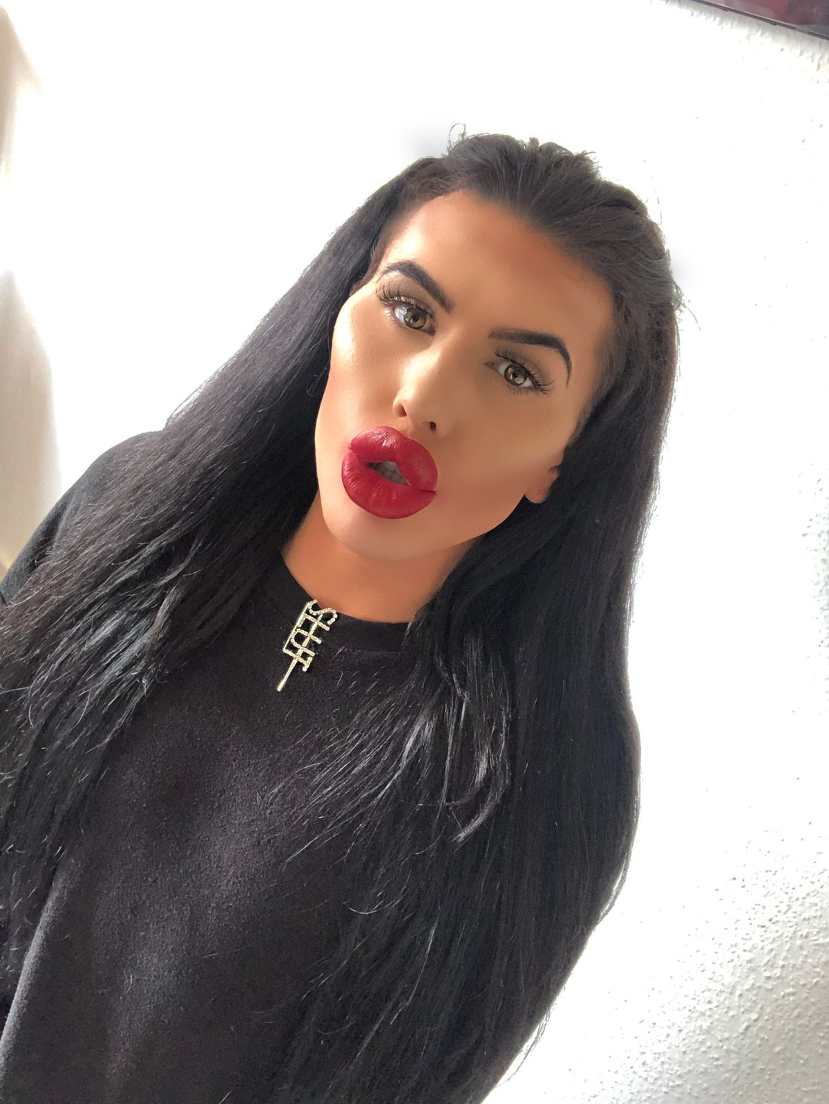 Bất chấp những người ghét bỏ, Sofia khẳng định diện mạo hiện tại của cô sẽ không thay đổi.