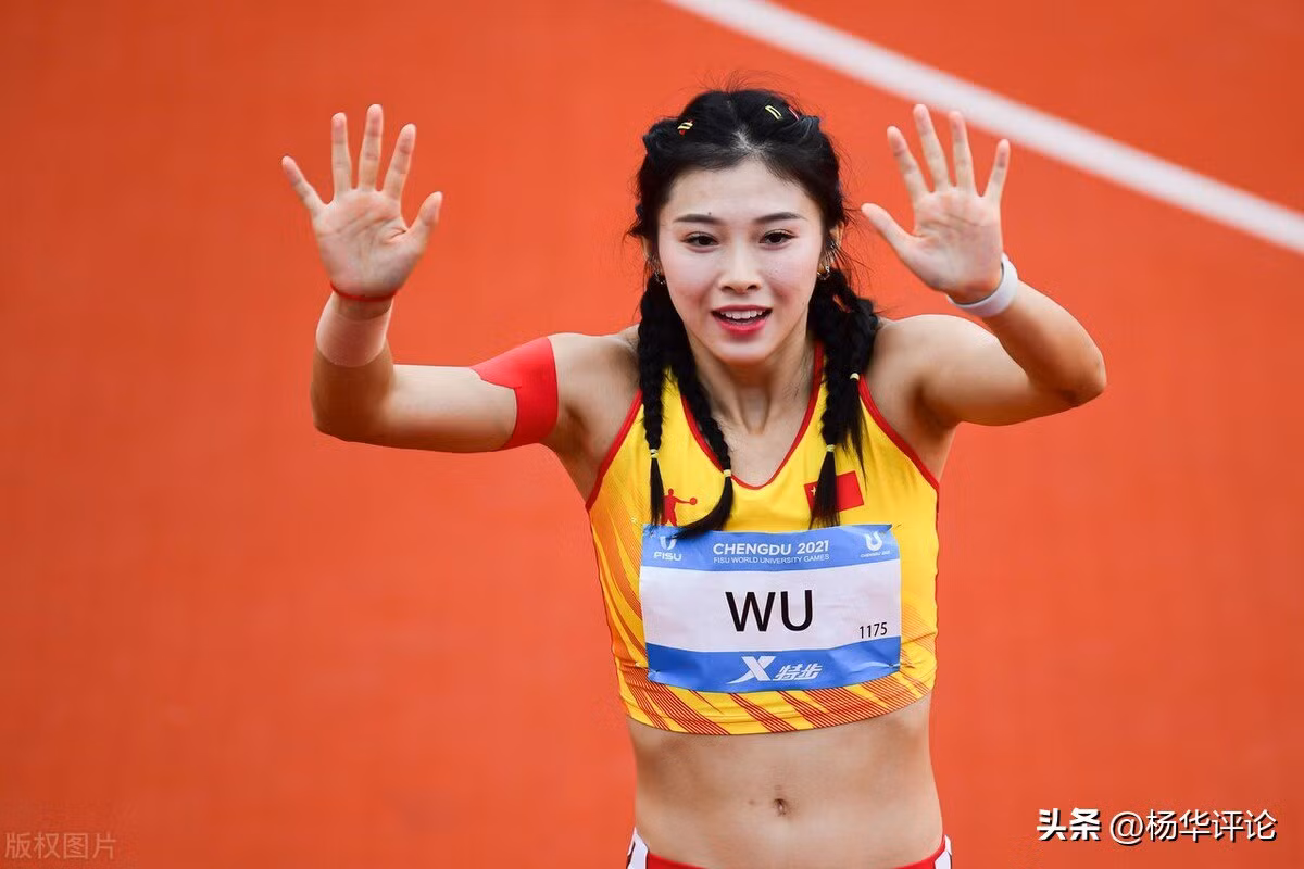 Wu Yanni sinh năm 1997 tại Tứ Xuyên (Trung Quốc), là nữ vận động viên điền kinh có nhiều thành tích đáng nể. Mỹ nhân điền kinh này từng 4 lần vô địch Trung Quốc nội dung 100m.