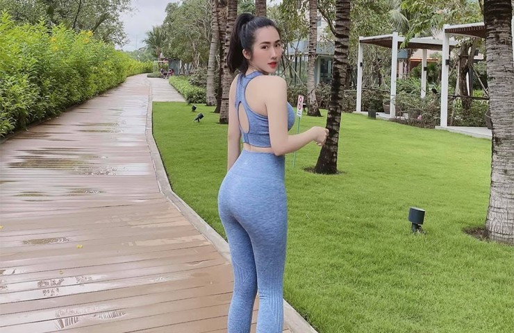 Bộ đồ gym giúp Hồng Ngọc tôn tối đa lợi thế hình thể.