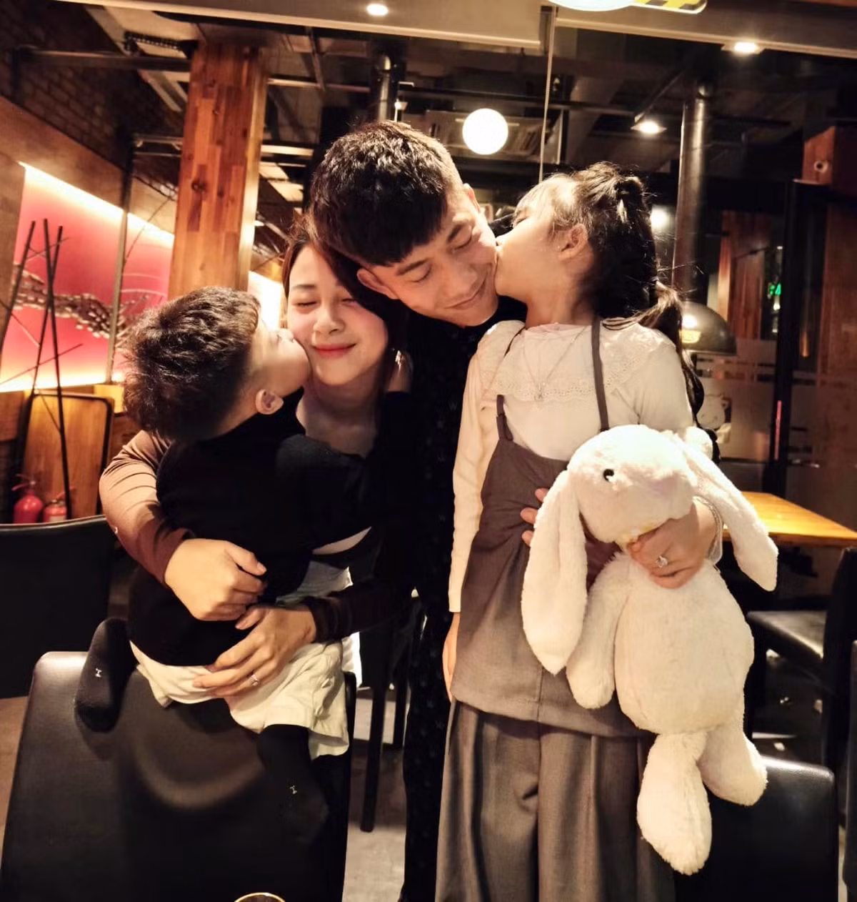 Gia đình Phan Văn Đức hiện đang có cuộc sống sung túc và ổn định nhờ vào sự thành công trong sự nghiệp thể thao cũng như các khoản đầu tư ngoài bóng đá.