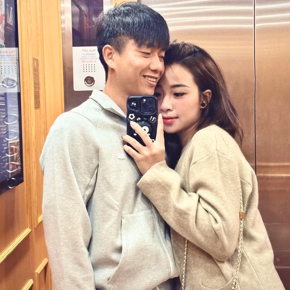 Cặp đôi chính thức công khai hẹn hò vào cuối năm 2019 và nhanh chóng nhận được sự ủng hộ từ người hâm mộ.