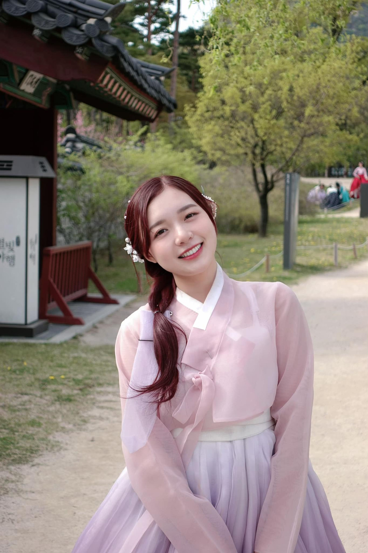 Mới đây, nữ MC VTV Vũ Phương Thảo tiếp tục khiến dân mạng "đứng ngồi không yên" khi có chuyến du hí tại Hàn Quốc.