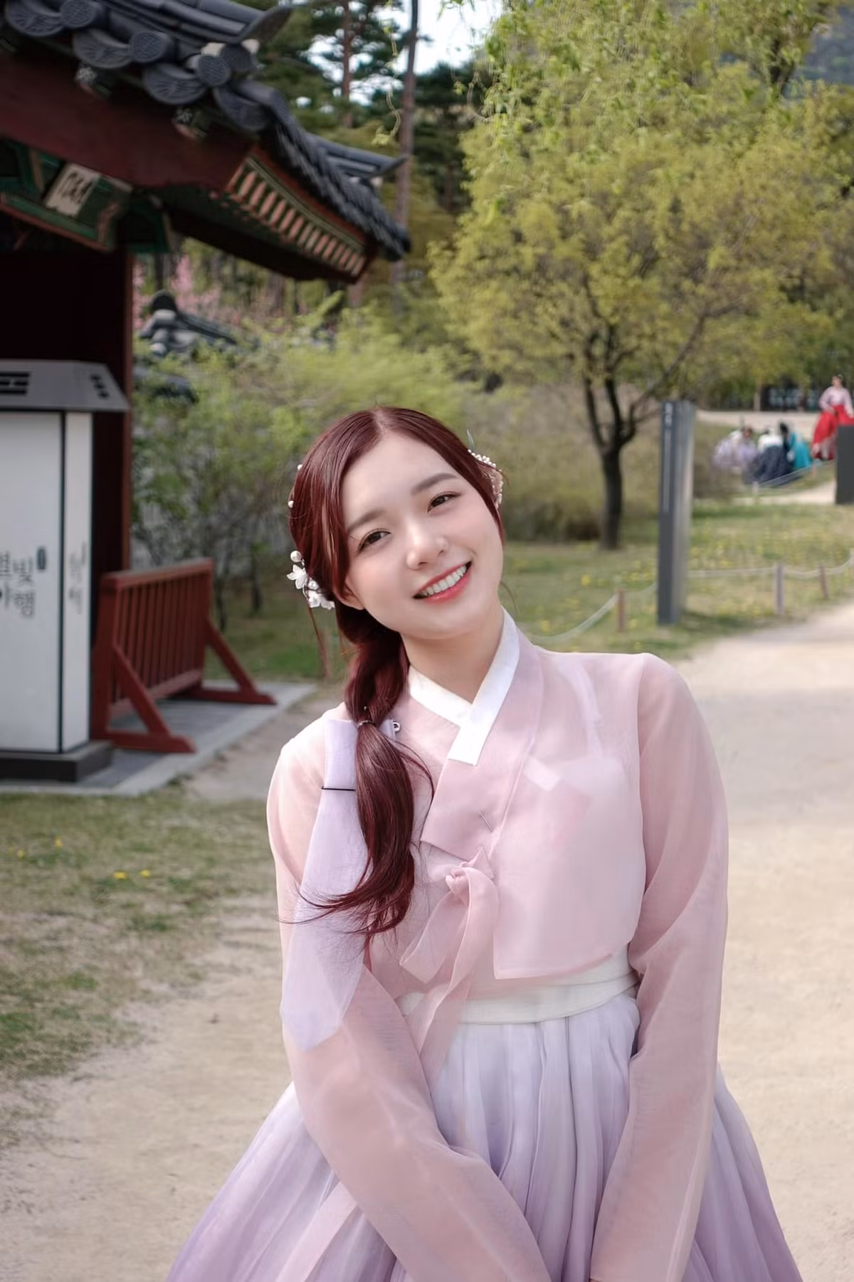 Mới đây, nữ MC VTV Vũ Phương Thảo tiếp tục khiến dân mạng "đứng ngồi không yên" khi có chuyến du hí tại Hàn Quốc.