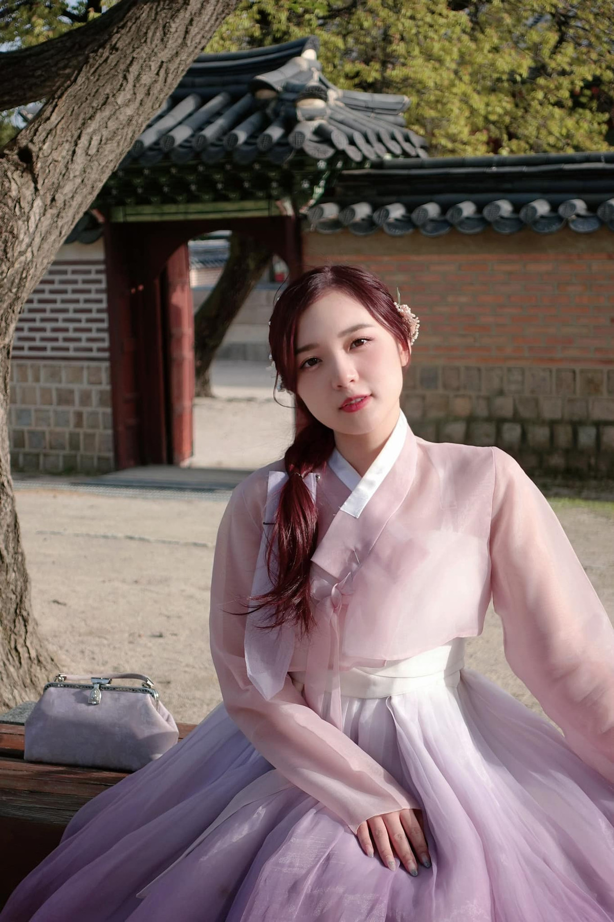 Không chỉ những khoảnh khắc lộng lẫy, kiều diễm khi xuất hiện trên sân khấu mà nhan sắc đời thường của MC Vũ Phương Thảo cũng khiến dân tình xuýt xoa, khen ngợi dù chẳng cần trang điểm cầu kỳ hay "lên đồ" lồng lộn.