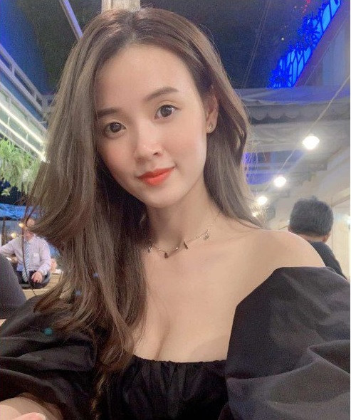 Những bộ cánh tuy đơn giản nhưng cực kỳ tôn dáng từng giúp Midu nhận về vô vàn lời khen của dân mạng.