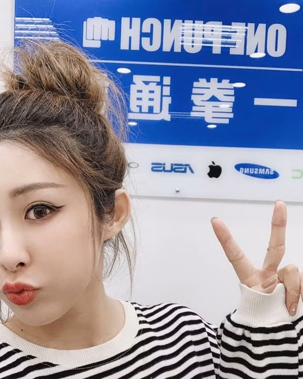 Với sức mạnh của CĐM, thông tin của cô nhân viên bán điện thoại nhanh chóng được tìm ra.