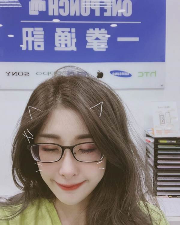 Câu chuyện và những hình ảnh của anh chàng nhanh chóng được lan truyền và chia sẻ với tốc độ chóng mặt trên mạng xã hội.