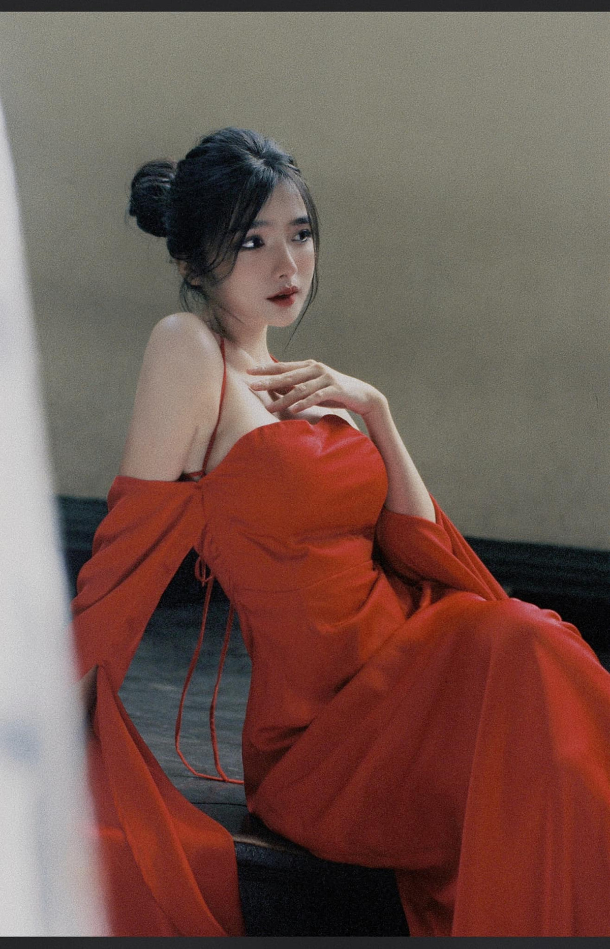 Không ít người cho rằng Khánh Linh sở hữu gương mặt xinh xắn chẳng kém gì búp bê sống.