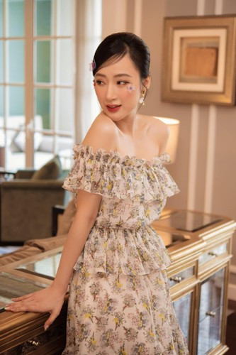 Trên nền tảng mạng xã hội, Angela Phương Trinh thường xuyên gây thương nhớ khi khoe nhan sắc như bị thời gian bỏ quên.