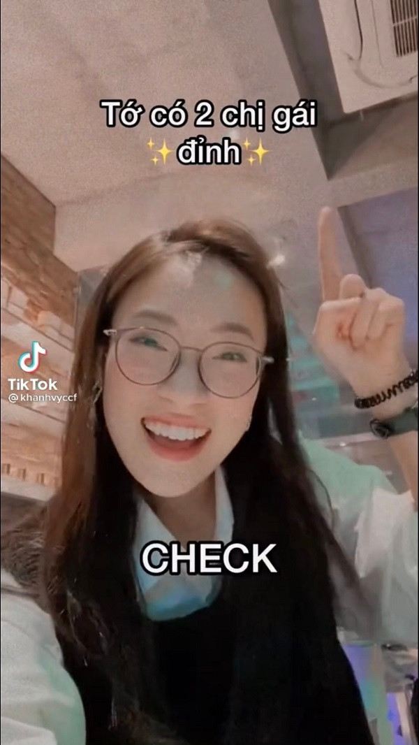 Nhưng điều mọi người chú ý nhất chính là những thử thách trả lời câu hỏi ngắn mà Khánh Vy đưa ra cho đồng nghiệp và các thành viên trong gia đình.