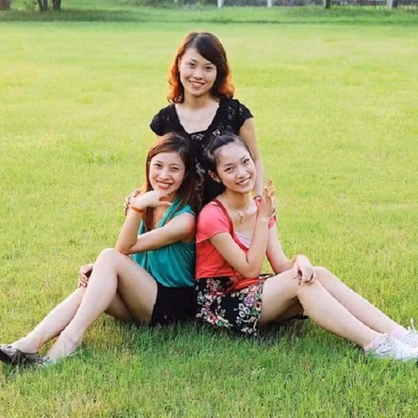 Một loạt câu trả lời được hai chị của Khánh Vy đưa ra đều chính xác với tốc độ siêu nhanh mặc dù câu hỏi khá khoai. Được biết trước đó cô nàng cũng thực hiện thử thách này với cháu gái nhỏ tuổi.