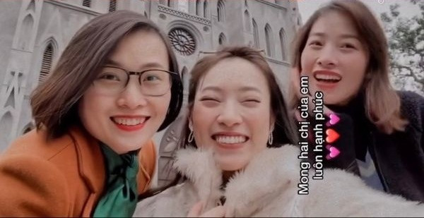 Trong các vlog được đăng tải trên mạng xã hội, Khánh Vy thường xuyên dành một chút thời gian để chia sẻ về cuộc sống xung quanh cũng như nói về gia đình gia giáo của mình.