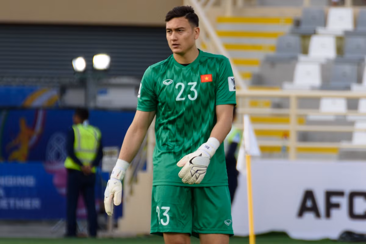 Bang chung Dang Van Lam bi bo va em gai cho ra ria