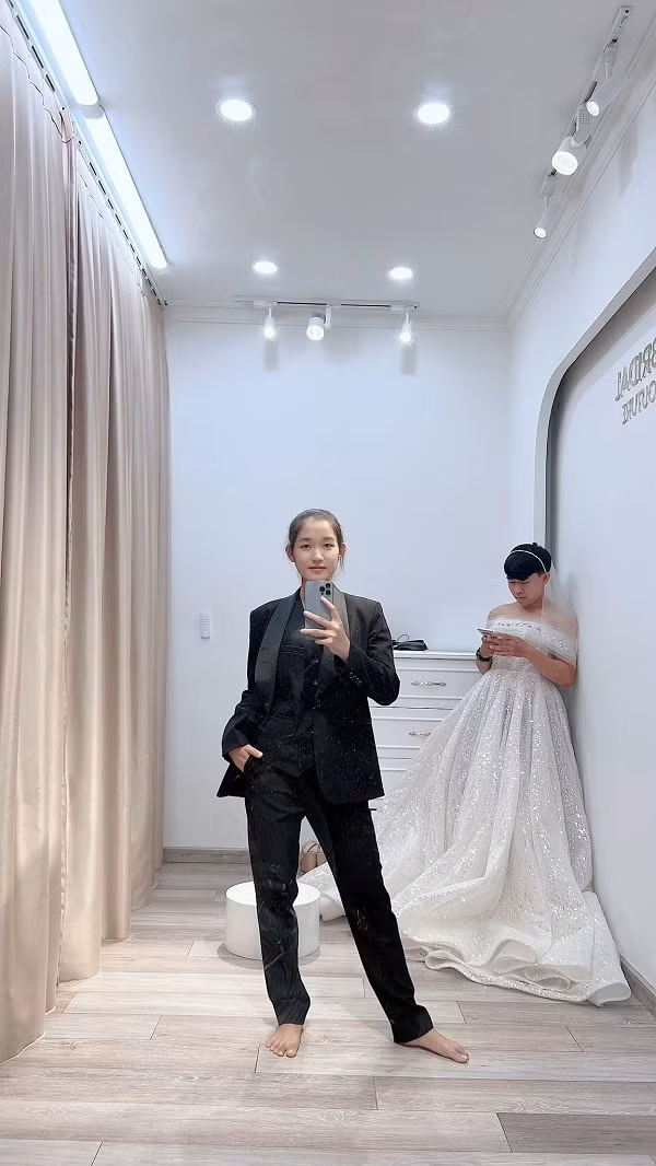 Câu chuyện tình yêu của cặp đôi trẻ đã nhận được sự chúc phúc từ nhiều người. Ai cũng cho rằng xăm hình chẳng phải việc gì xấu, chỉ cần cái tâm tốt thì sẽ chẳng vấn đề gì.